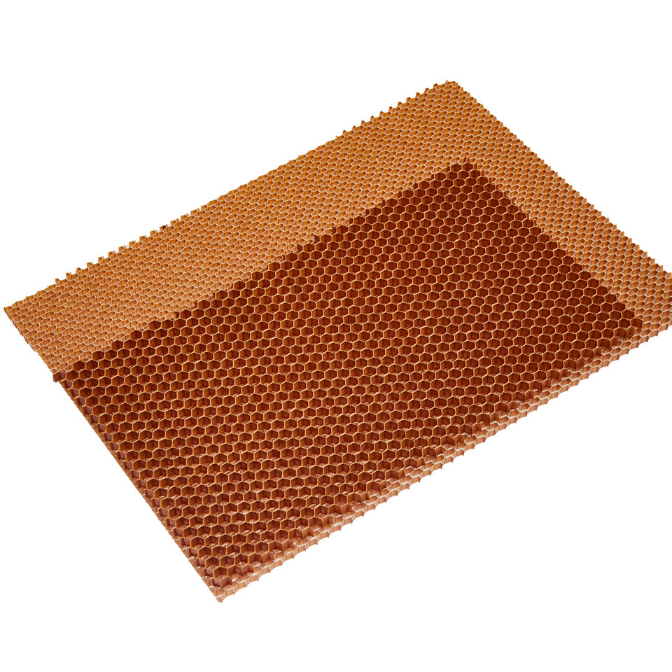 How does the compression strength of aramid honeycomb core vary with density?